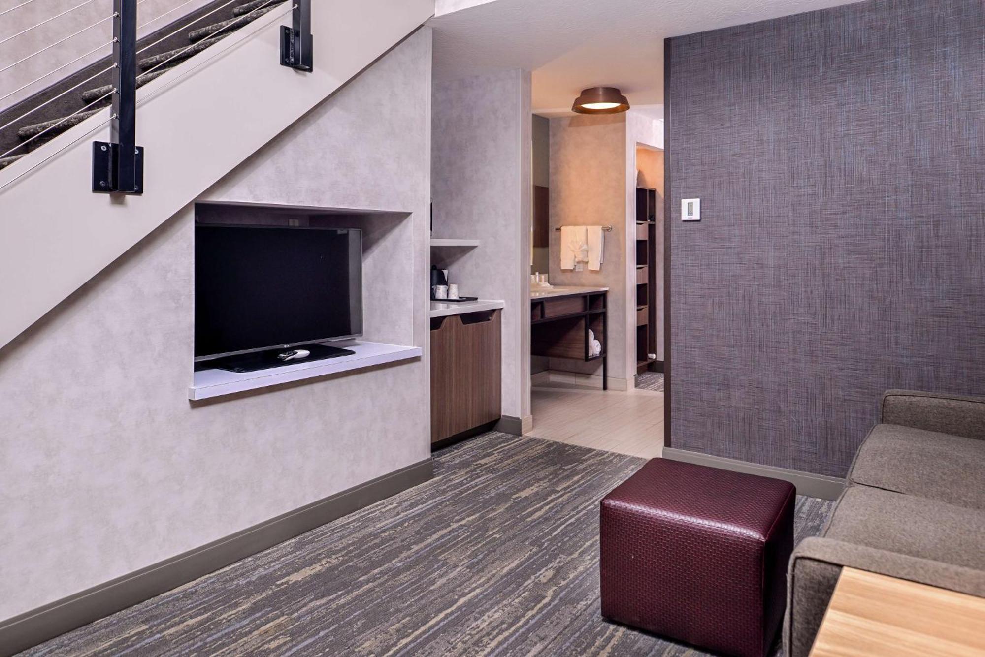 Hilton Garden Hotel 3*